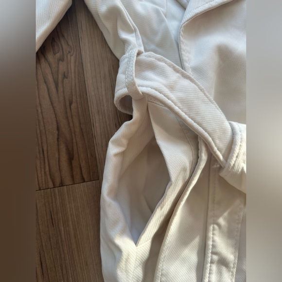 H&M WHITE TIE BELT COAT - Picture 3 of 7